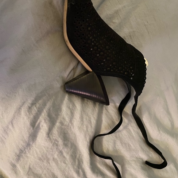 Vince Camuto Ensley black suede heels, size 9 wide - Picture 7 of 10